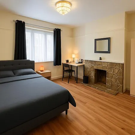 Cosy Double Room In Harrow & Wealdstone - Desk,Fast Free Wi-Fi,Near Station - 15 Mins By Train To Wembley Central & Euston